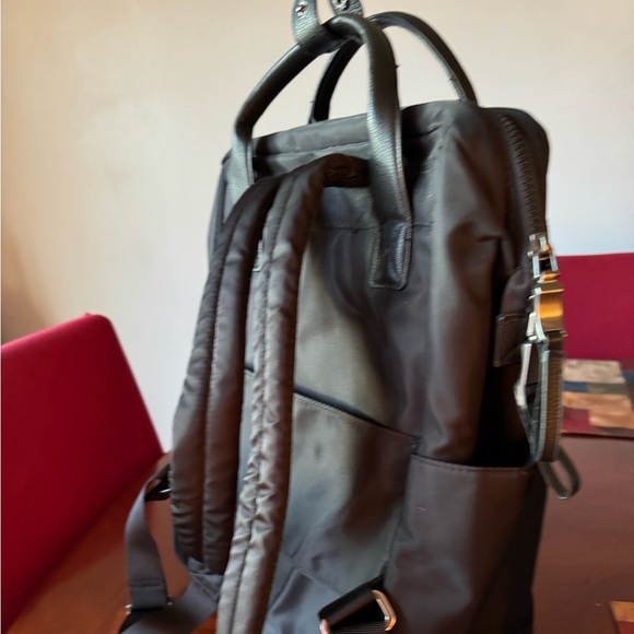 Bagallini SoHo backpack - Picture 3 of 4